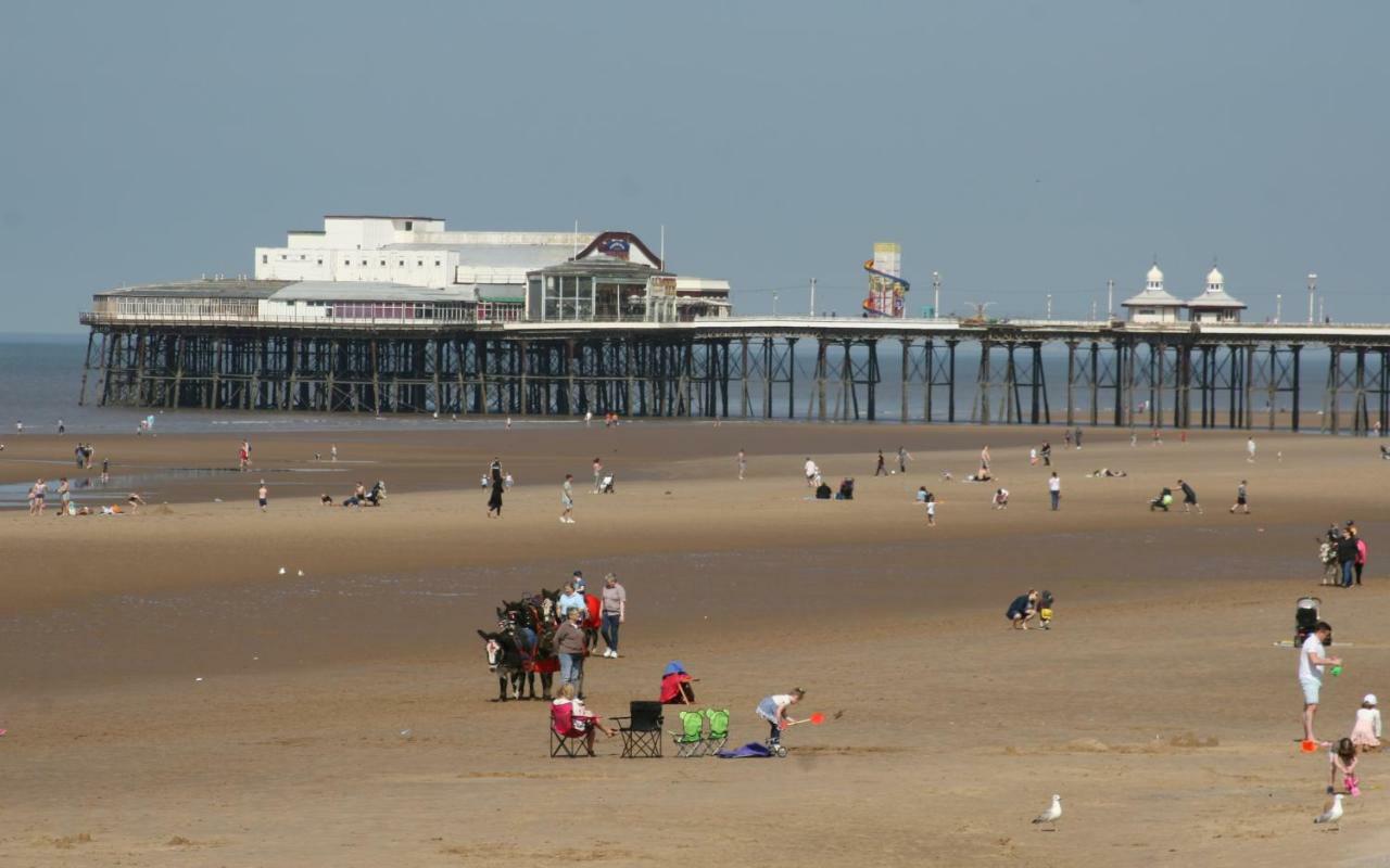 Kennedy House By Blackpool Service Apartments Luaran gambar